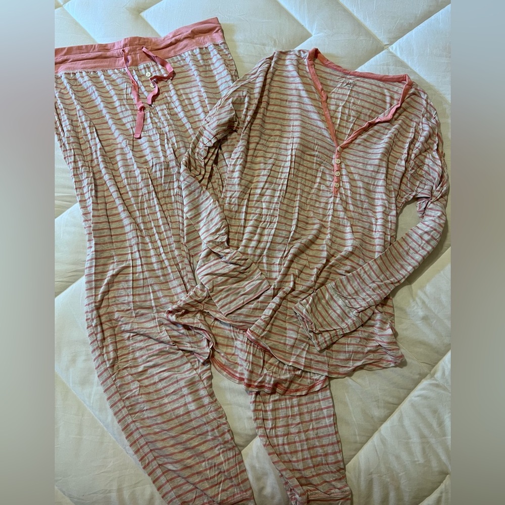 Love by Gap size S super soft pajama set.